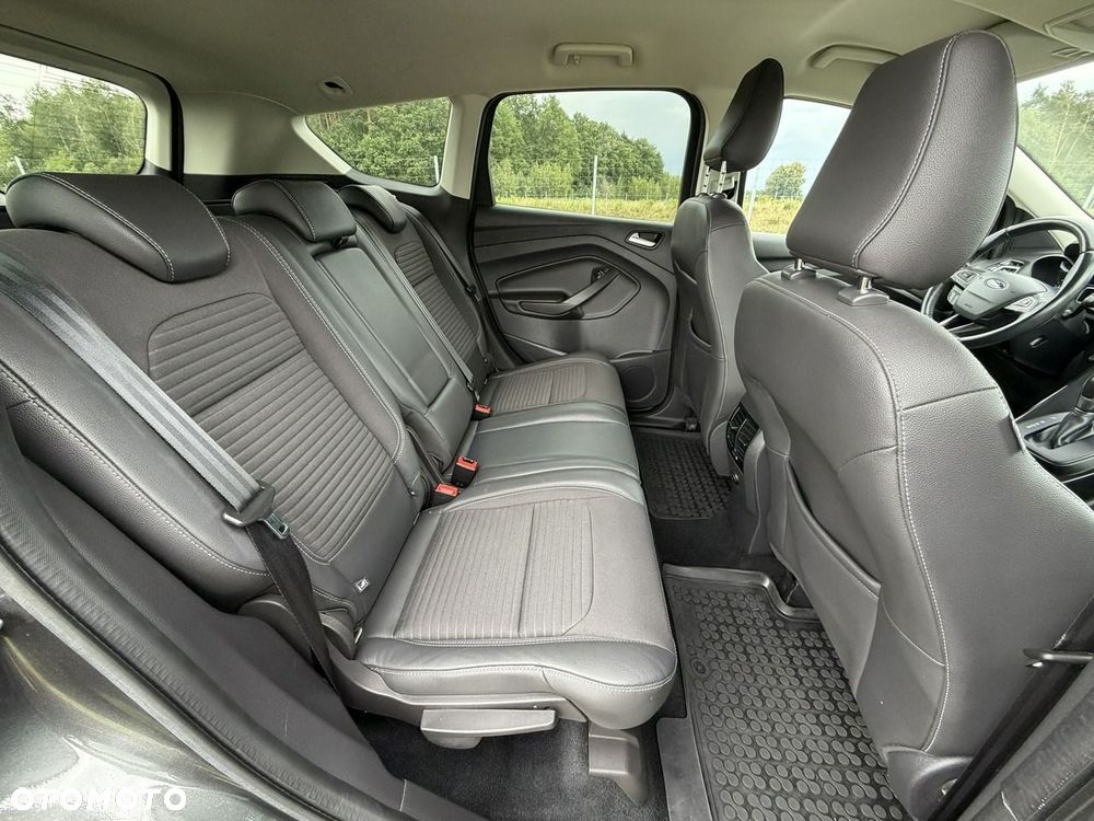 Ford Kuga - 12
