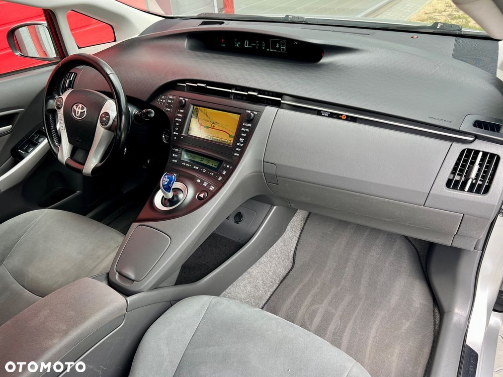 Toyota Prius (Hybrid) Executive - 7