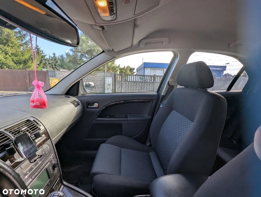Ford Mondeo 2.0 TDCI DPF Ghia - 17