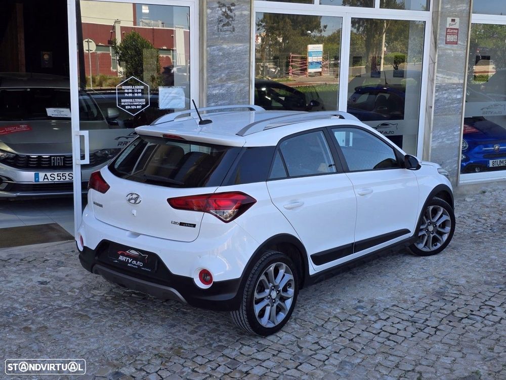 Hyundai i20 Active 1.4 CRDi Comfort Navi - 4