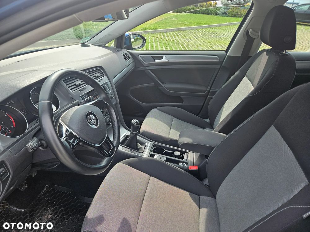 Volkswagen Golf - 23