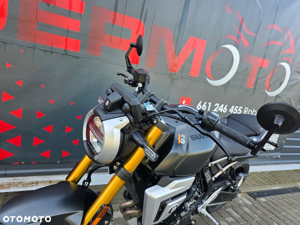 Suzuki GSX - 12