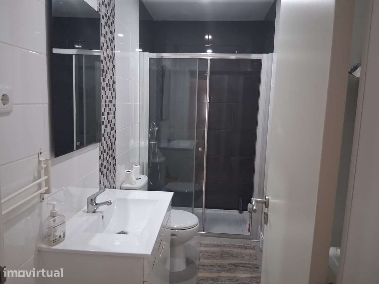 Quarto, Santo António dos Olivais, Rua do Pinhal de Marrocos - Grande imagem: 5/9
