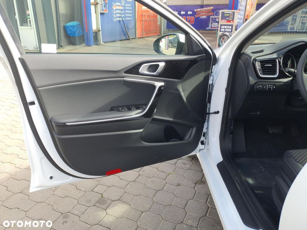 Kia Ceed - 10
