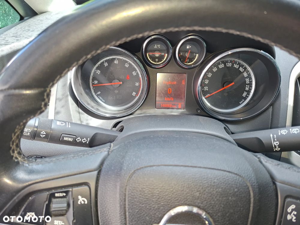 Opel Astra 1.4 Turbo 150 Jahre - 11