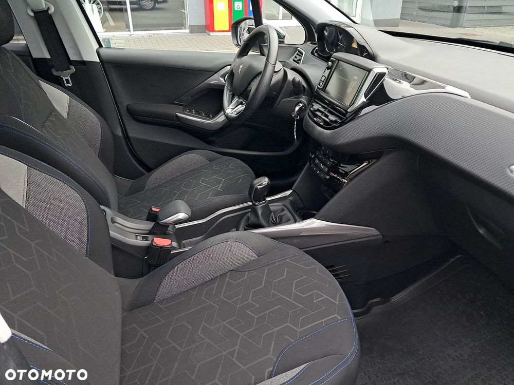 Peugeot 2008 1.2 Pure Tech Style S&S - 8