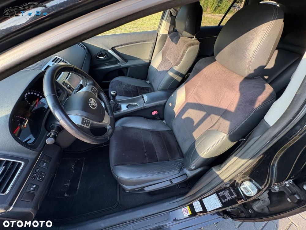 Toyota Avensis Touring Sports 1.8 Executive - 16