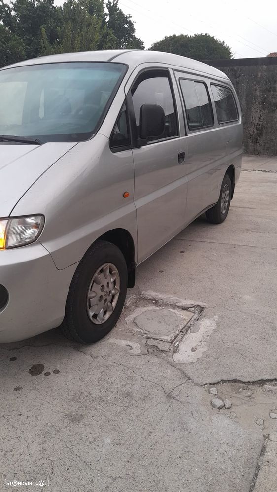 Hyundai H-1 Starex