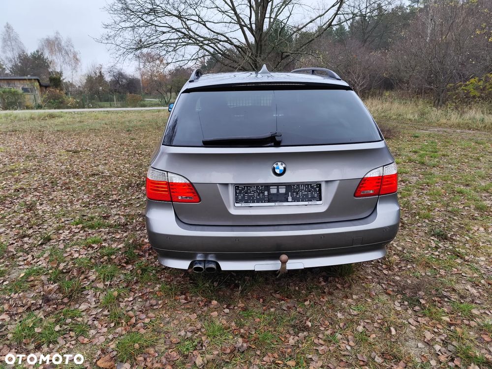 BMW Seria 5 525d xDrive - 17