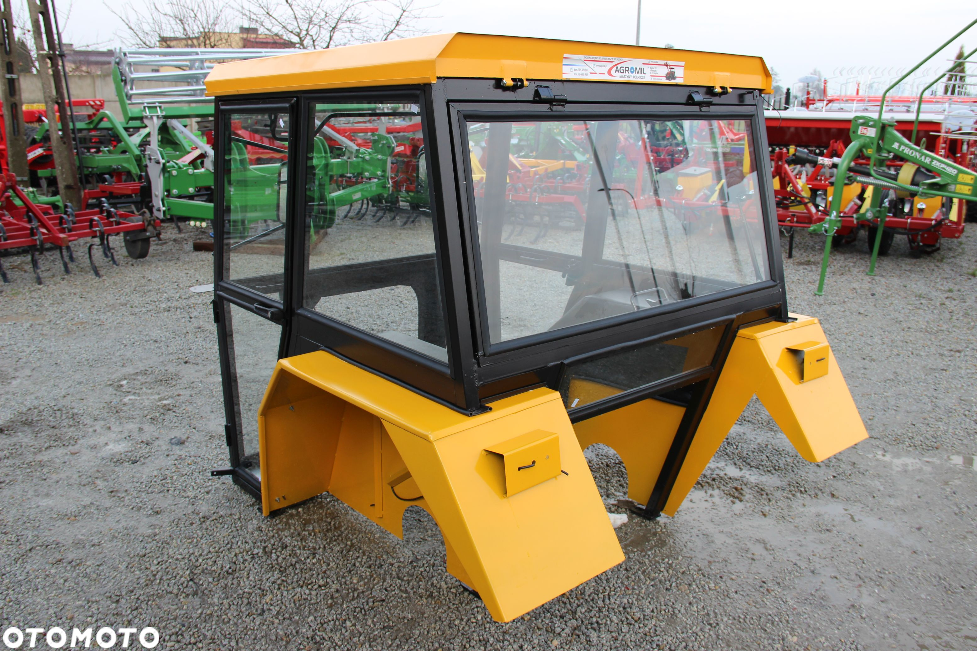 Kabina ciągnikowa kabina do ciągnika C-360 z błotnikami standard - 3