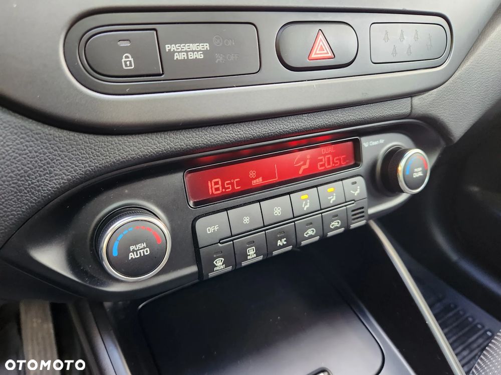 Kia Carens 1.7 CRDi XL 7os - 32