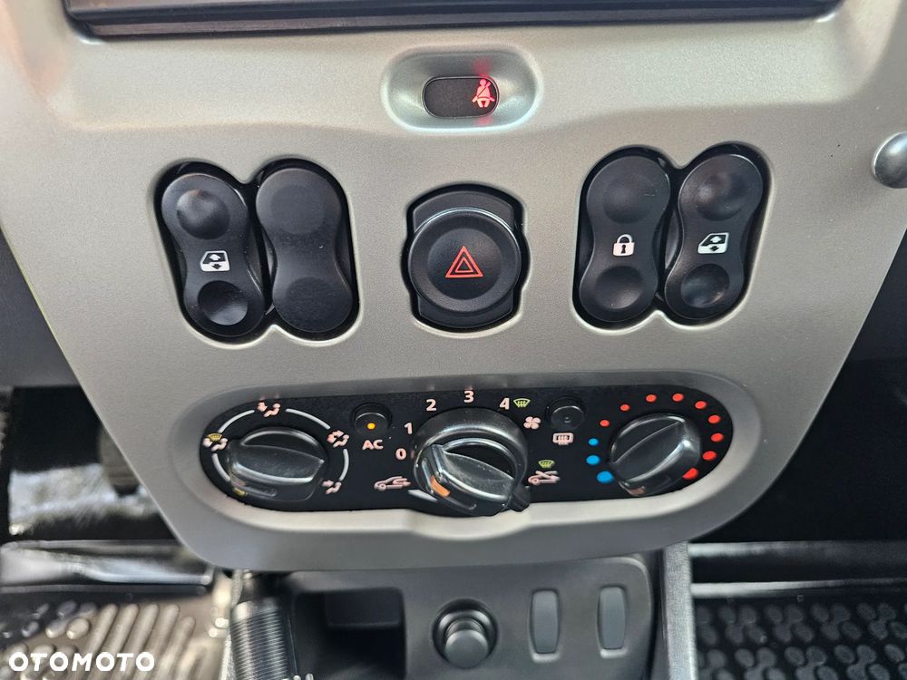 Dacia Duster 1.6 Laureate - 32