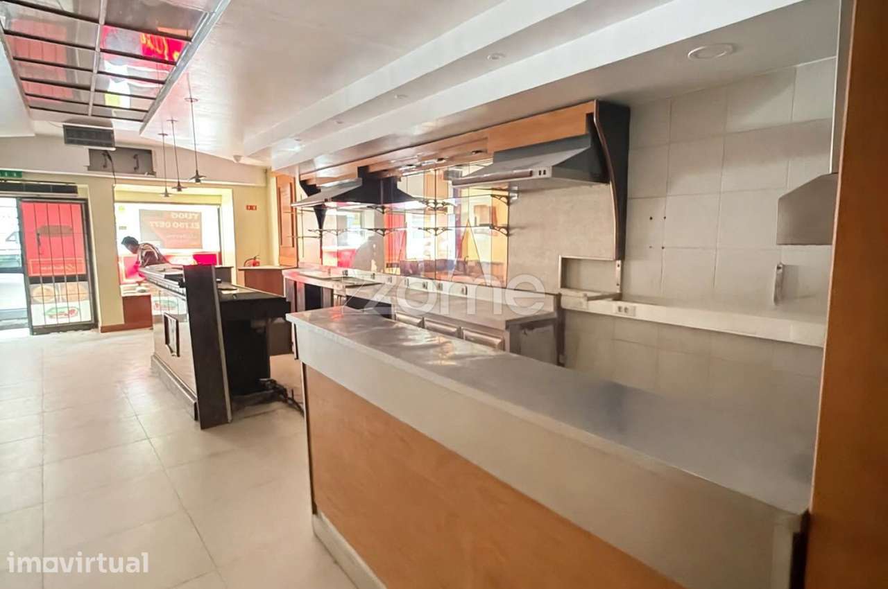 Areeiro - Rua Sacadura Cabral | Antiga Pizzaria com 3 WC e Vestiário - Grande imagem: 2/16