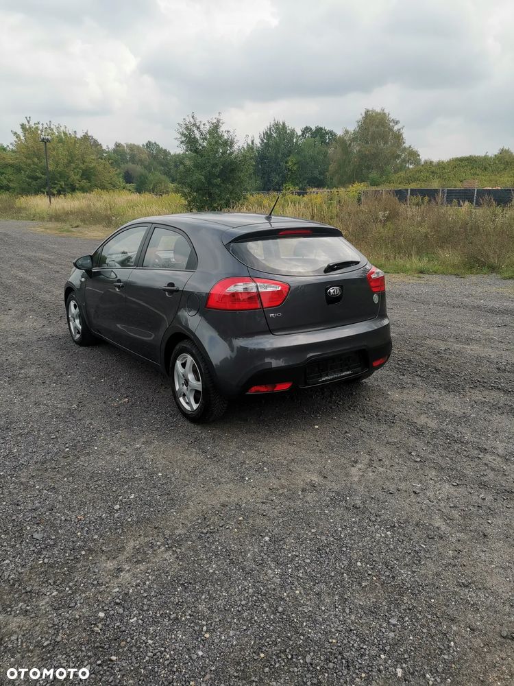 Kia Rio - 22