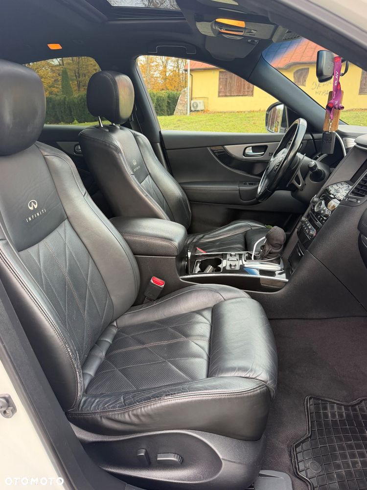 Infiniti FX - 15