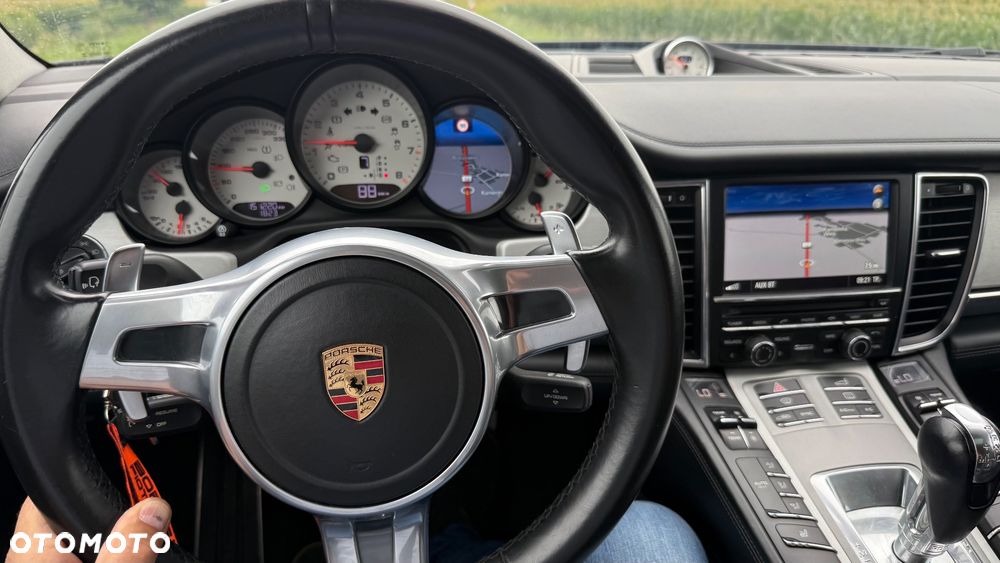 Porsche Panamera 4S - 35