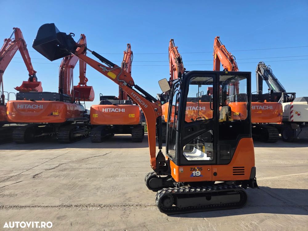Hitachi ZX19-6, 2 tone, CUPLA RAPIDA+4 CUPE, adancime sapare 2,5m, latime 0,8m cu senile extensibile la 1,2m, inst picon pe brate, lama nivelare, ridica 1tona, senile 80% ok, produs in JAPONIA, STARE FOARTE BUNA, posibilitate leasing-PROMOTIE 21.900 Eur+Tva - 32