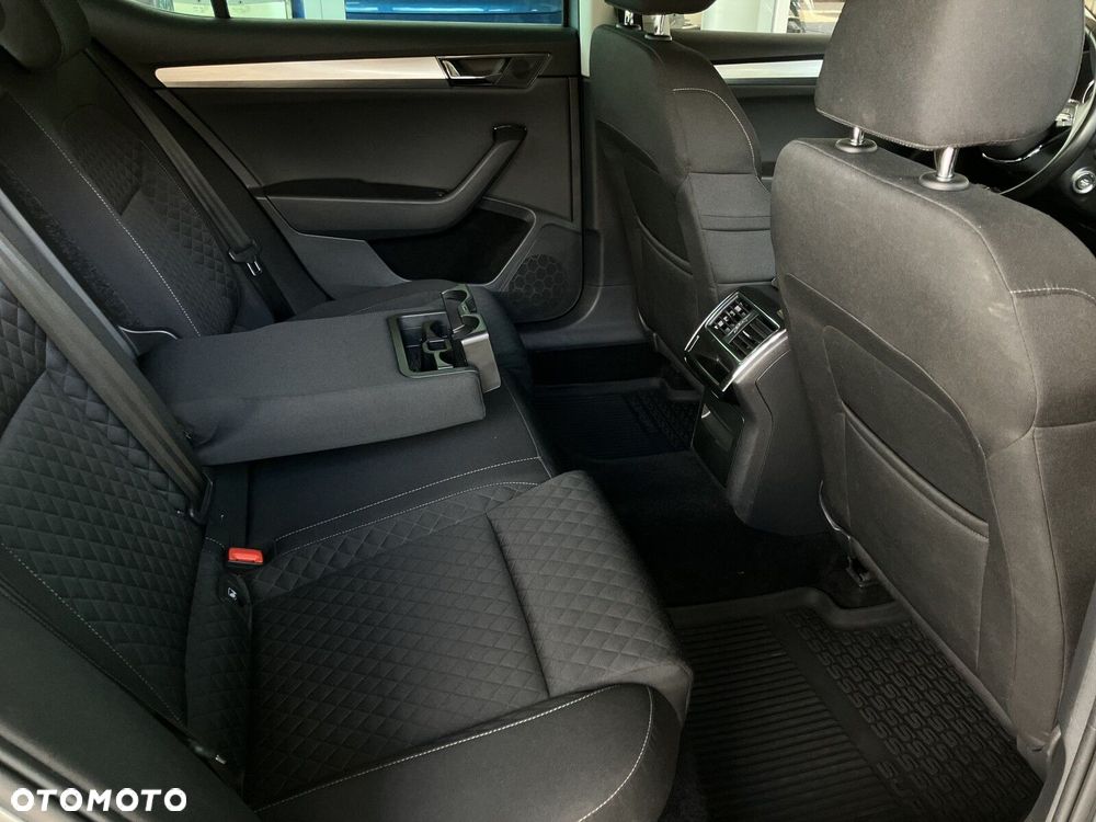 Skoda Superb 2.0 TDI SCR Ambition DSG - 8