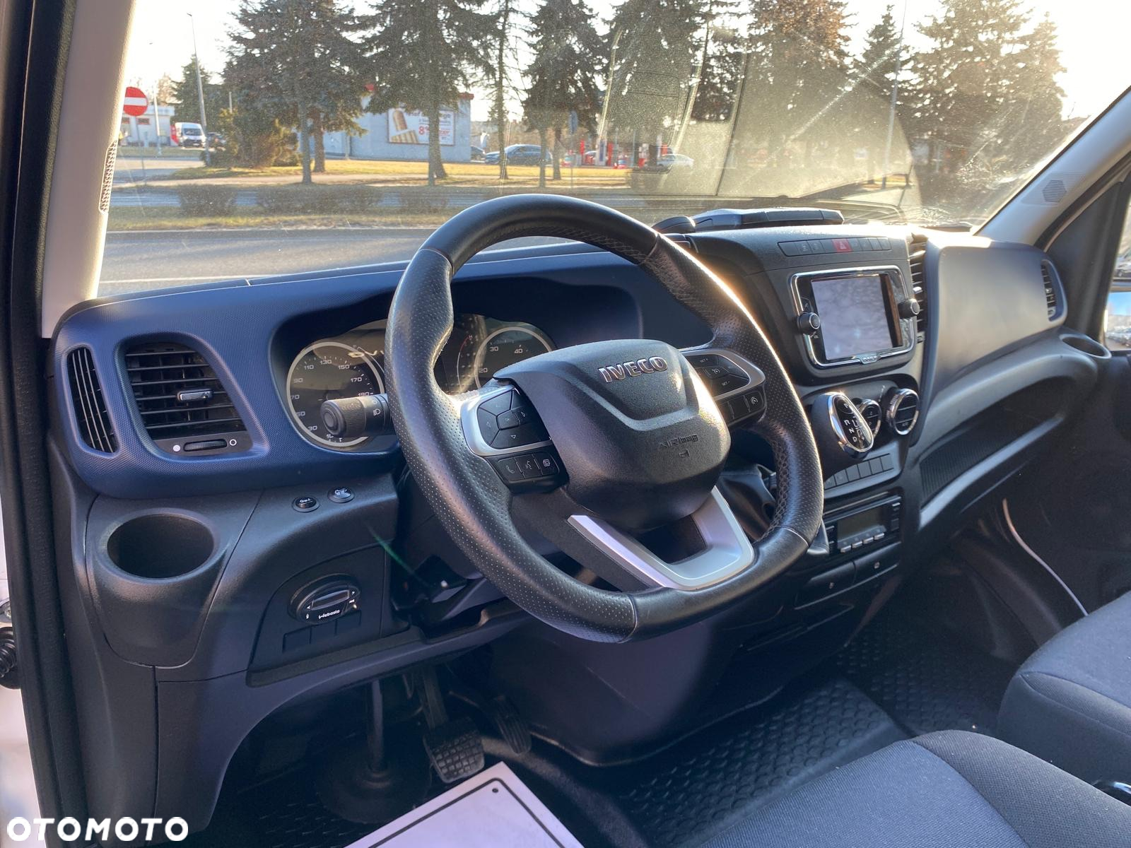 Iveco DAILY 35-160 2,3 HPI KONTENER CHŁODNIA MITSUBISHI WINDA ZEPRO - 37