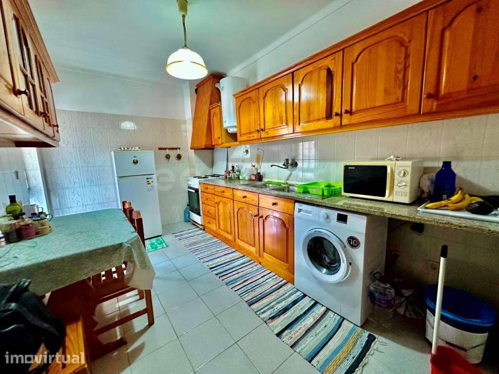 Apartamento T1, com área bruta privativa de 106 m2, localizado em M... - Grande imagem: 3/13