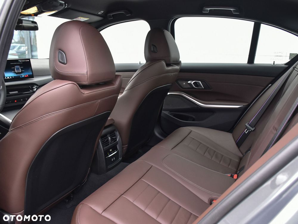 BMW Seria 3 330i M Sport - 21