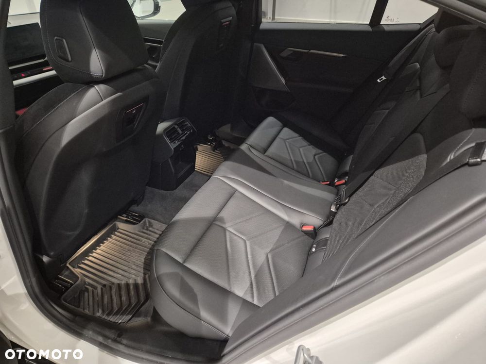 BMW Seria 5 520d xDrive mHEV - 11