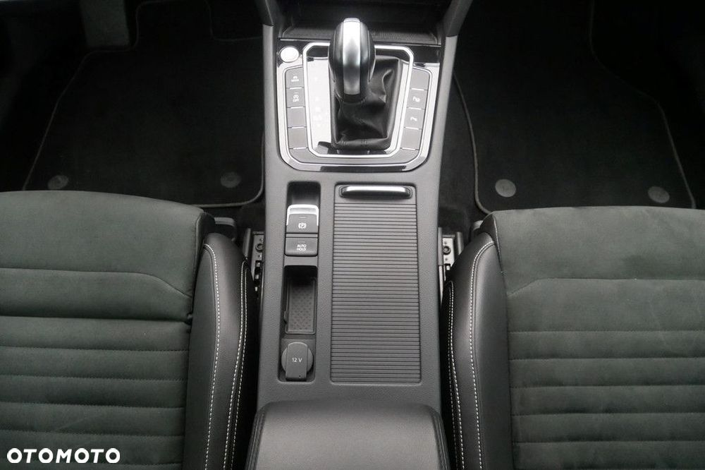 Volkswagen Passat Variant 2.0 TSI Elegance DSG - 11