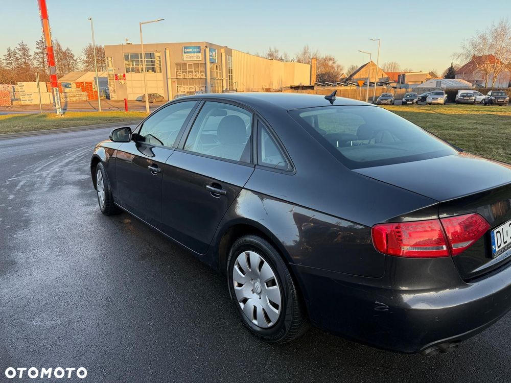 Audi A4 Limousine - 4