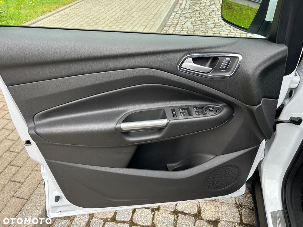 Ford Kuga 1.5 EcoBoost 2x4 Titanium - 25