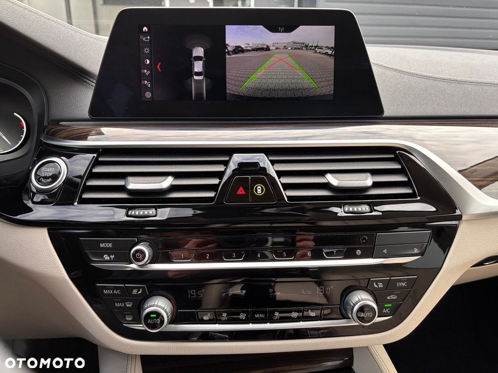 BMW Seria 5 520d xDrive Luxury Line - 29