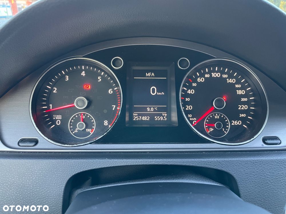 Volkswagen Passat 1.8 TSI Comfortline - 12