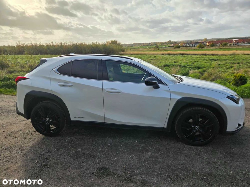 Lexus UX - 3