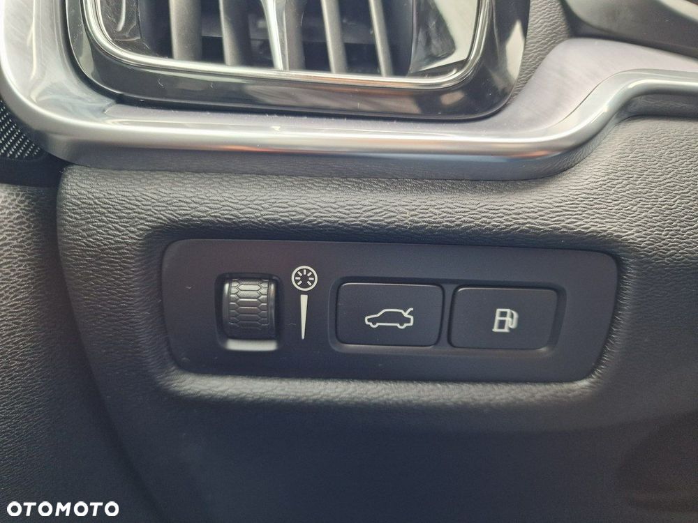 Volvo V60 T8 AWD Recharge Geartronic Inscription Expression - 35