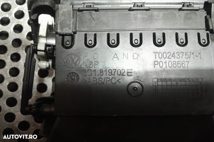 Grila ventilatie bord dreapta 3C1819702E 3C1819702E Volkswagen VW Pas - 4