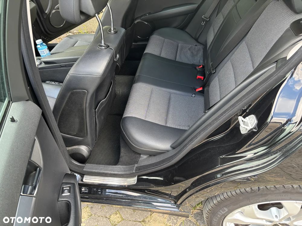Mercedes-Benz Klasa C 180 CGI Automatik BlueEFFICIENCY Avantgarde - 10