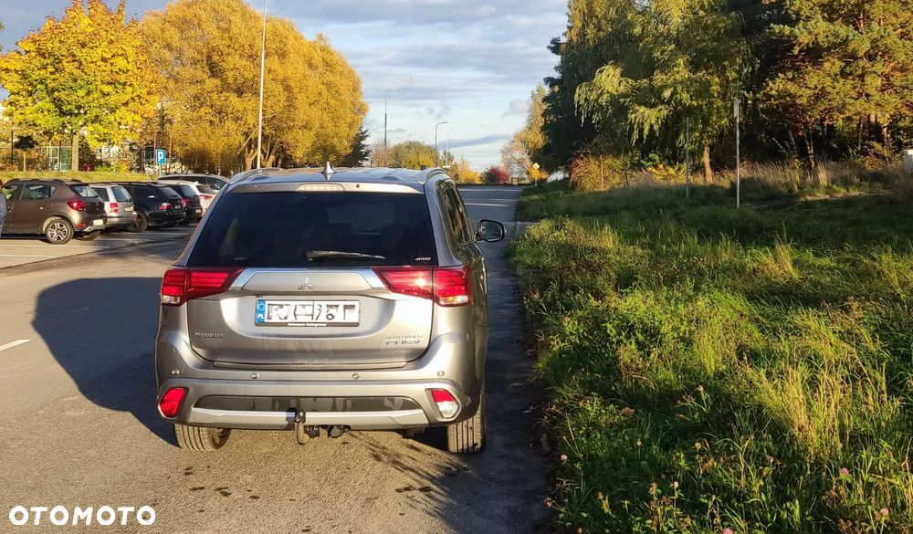 Mitsubishi Outlander Instyle NAVI + - 8