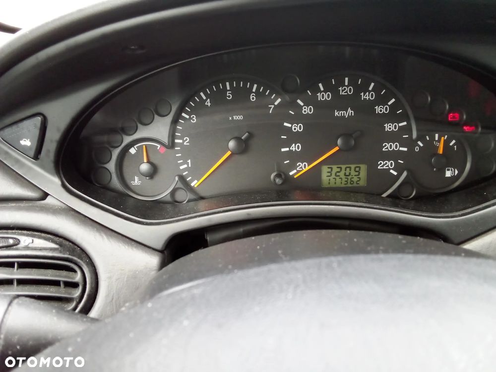 Ford Focus 1.4 Trend - 13