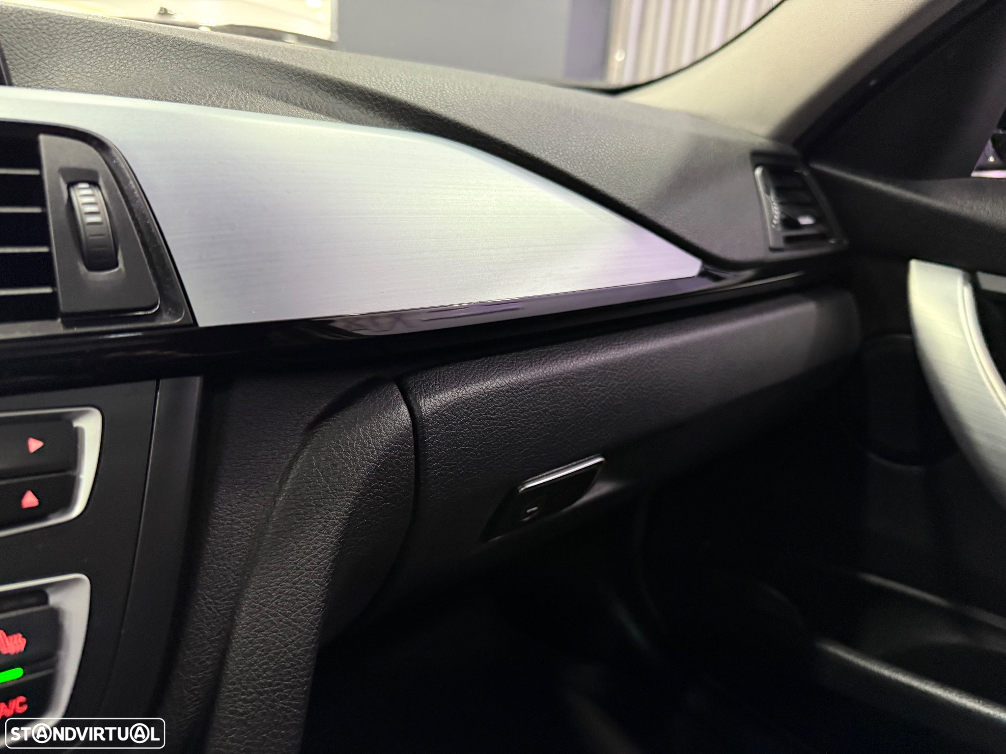 BMW 318 d Touring Aut. Sport Line - 25