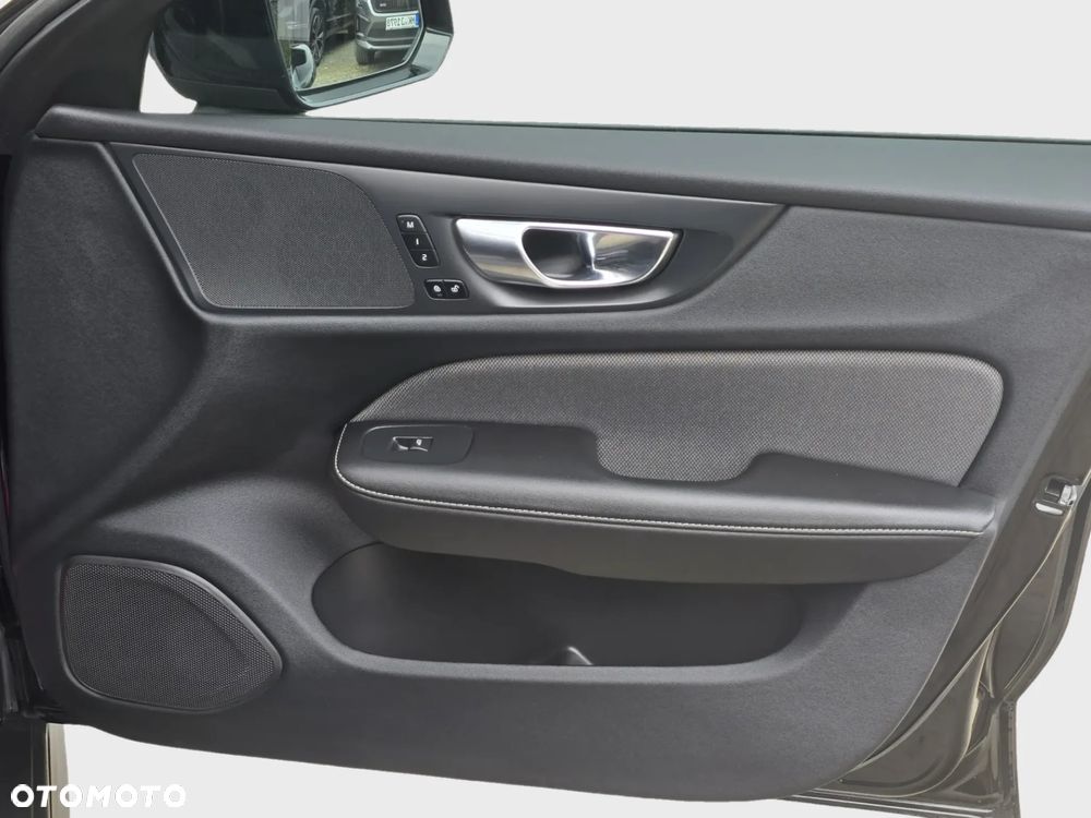 Volvo V60 Cross Country B4 D AWD Ultimate - 25