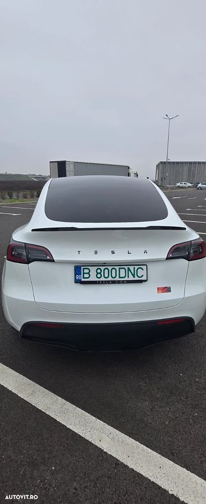 Tesla Model Y - 4