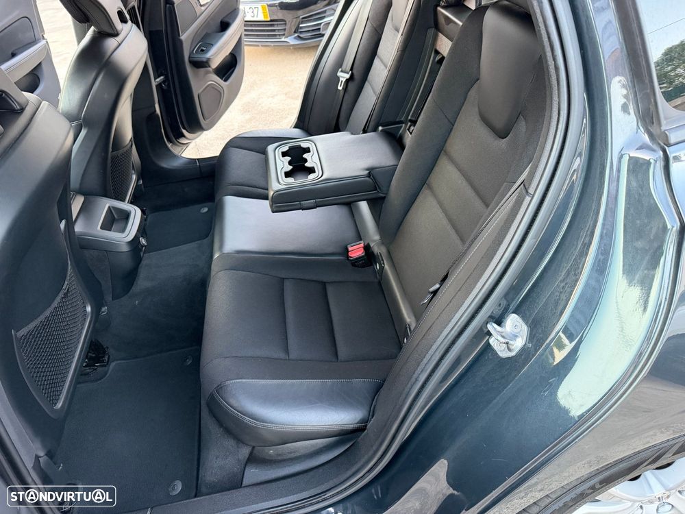 Volvo V60 2.0 D3 Momentum - 30