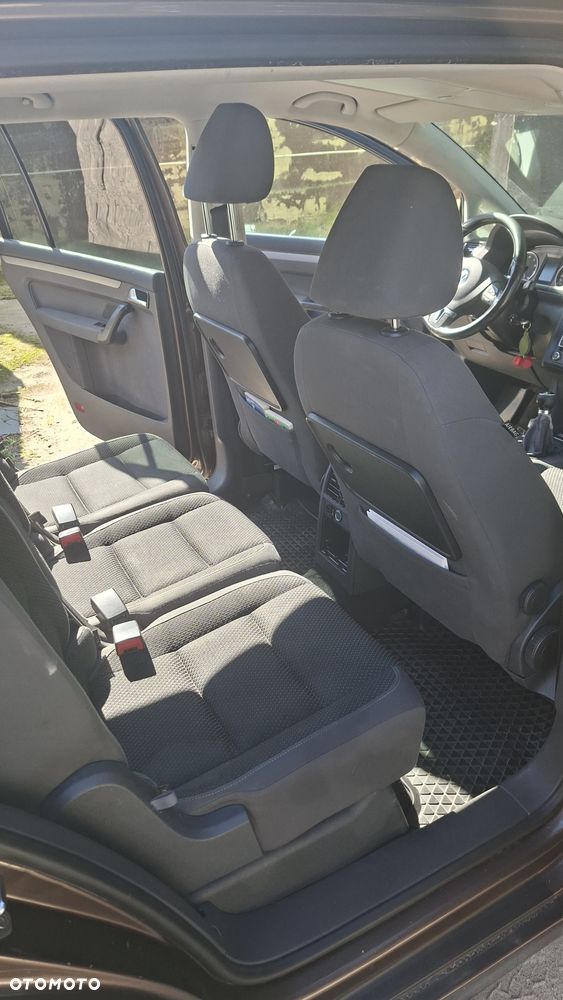 Volkswagen Touran - 14