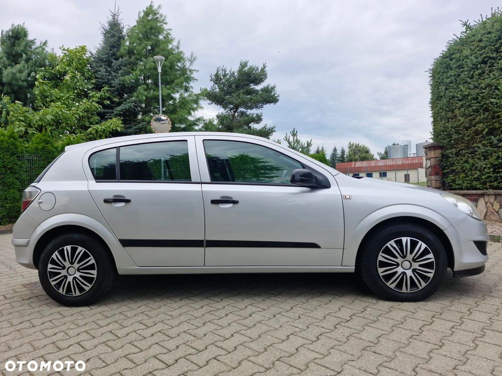 Opel Astra 1.6 Enjoy - 12