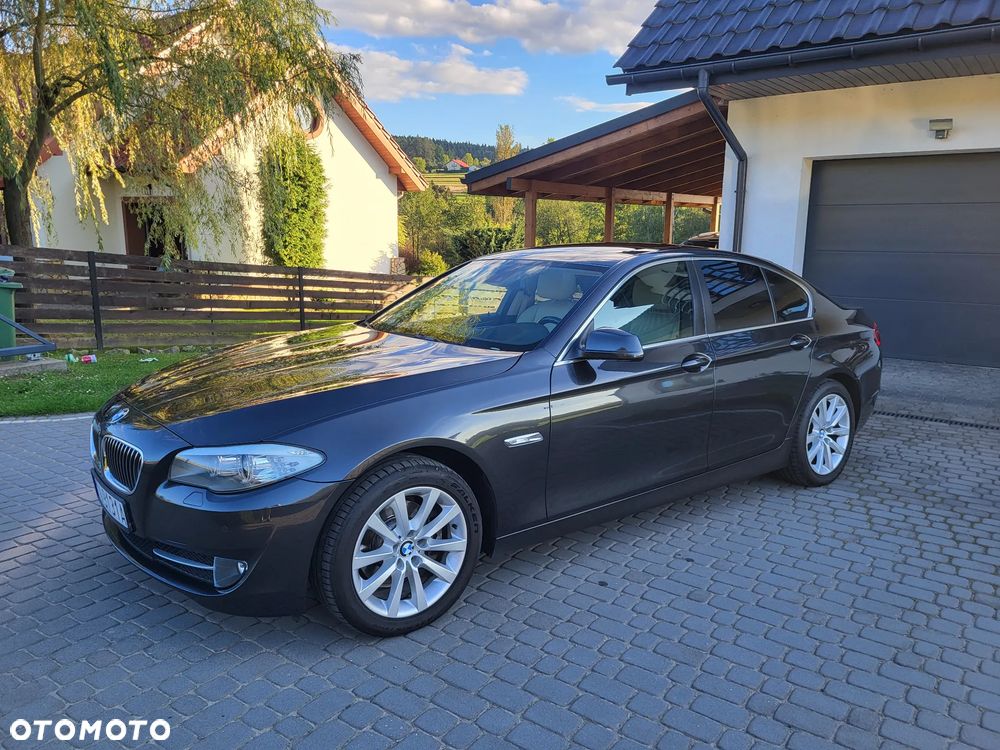 BMW 5 Series 2012 photo 2