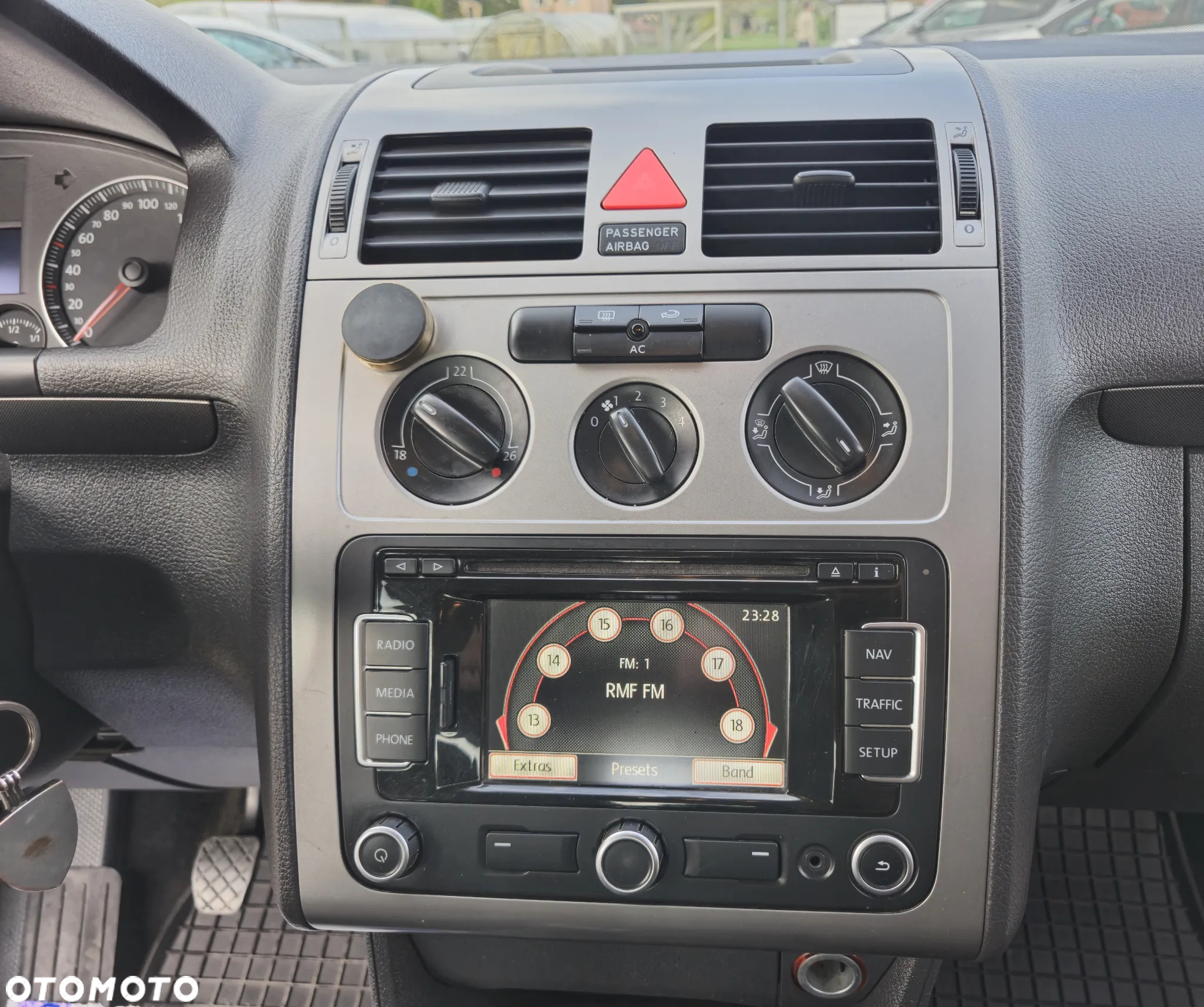 Volkswagen Touran 1.9 TDI DPF Conceptline - 15