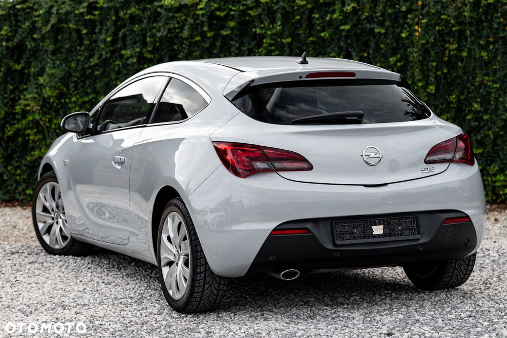 Opel Astra IV GTC 1.6 T Sport - 9