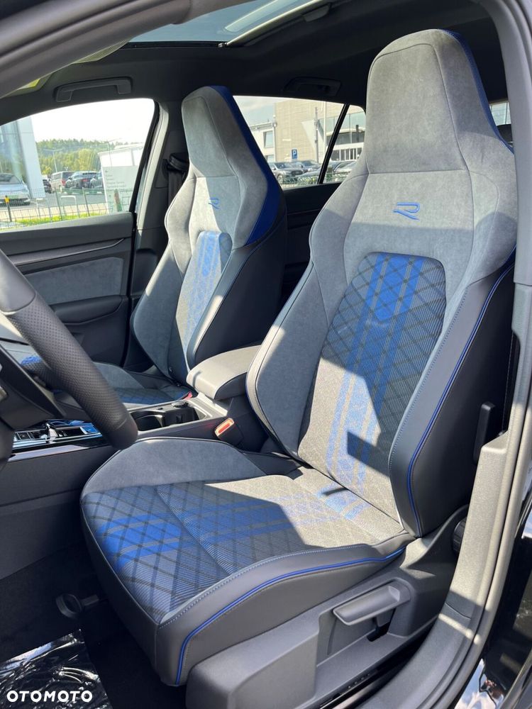 Volkswagen Golf - 8