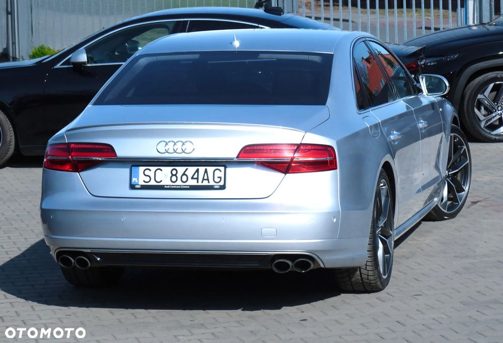 Audi S8 Plus - 35