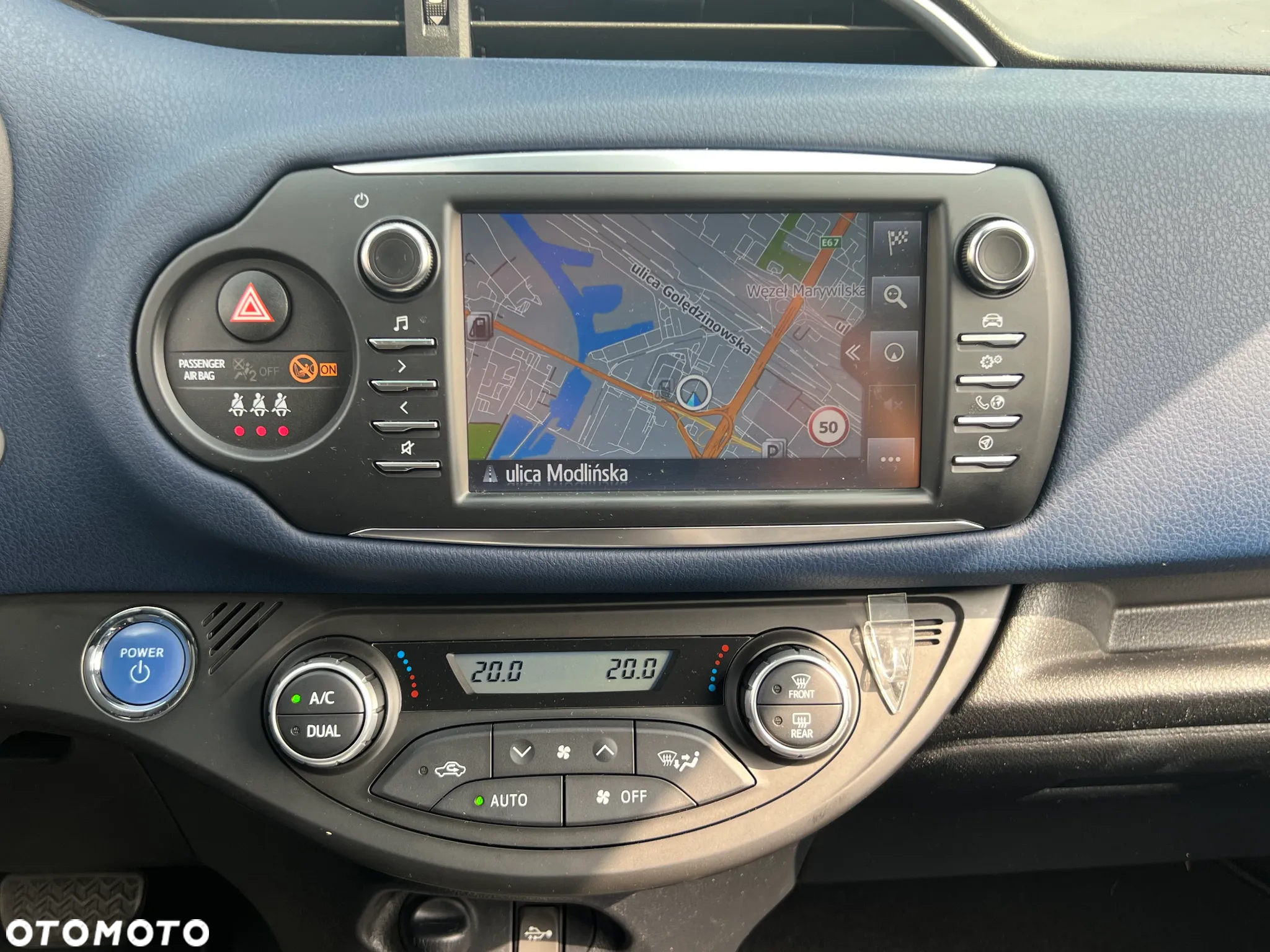 Toyota Yaris Hybrid 100 Selection Platinum - 21