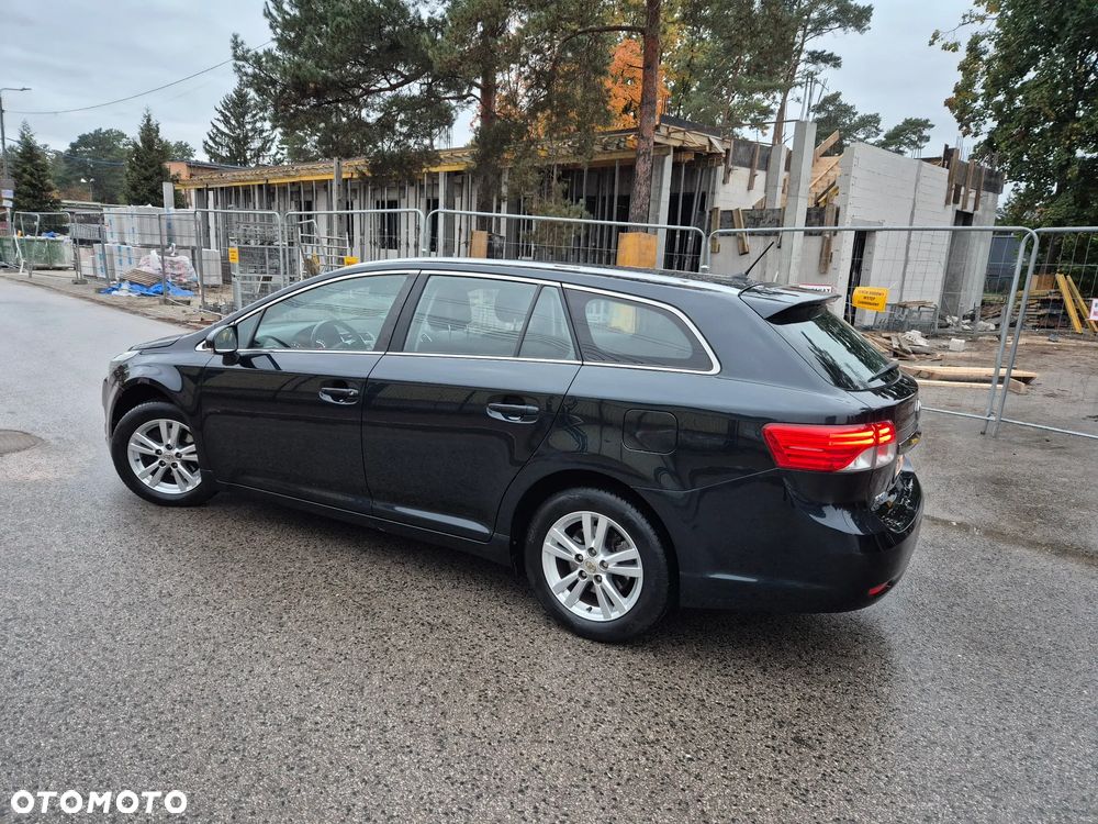 Toyota Avensis 1.8 Luna - 9